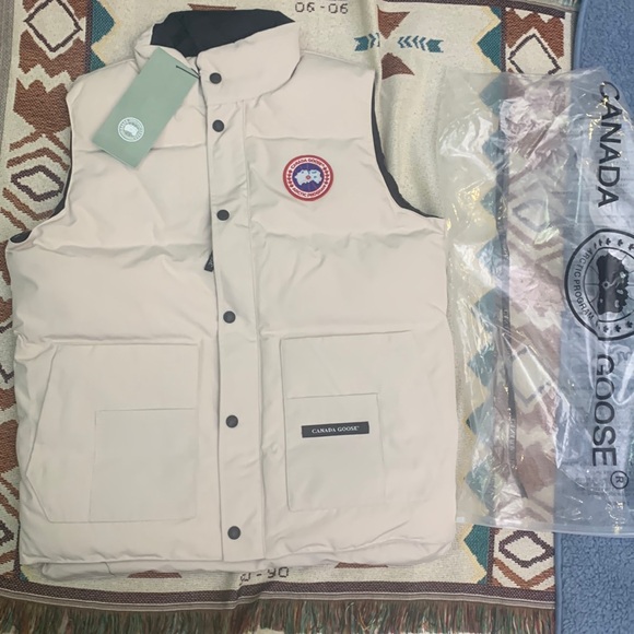Canada Goose Jackets & Blazers - Outdoor Women's 🎇Canada Goose 🎇White Warm Vest-Suitable for outdoor workers